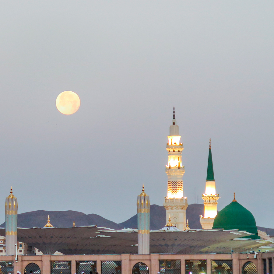 المسجد النبوي قمر